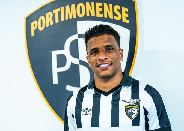 Foto de Yago Gonçalves, ex-volante do Corinthians, em campo. Foto de Yago Gonçalves, ex-volante do Corinthians, em campo.
