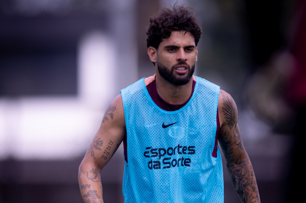 Atacante Yuri Alberto em treino no CT Joaquim Grava