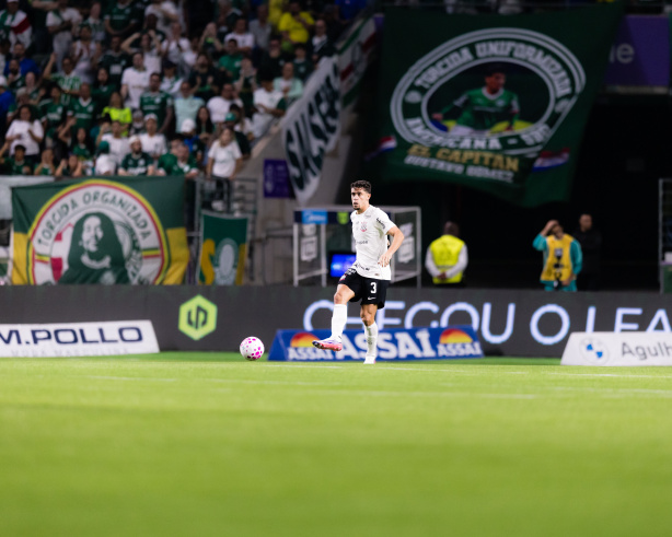 Zagueiro Gabriel Paulista em campo pelo Corinthians